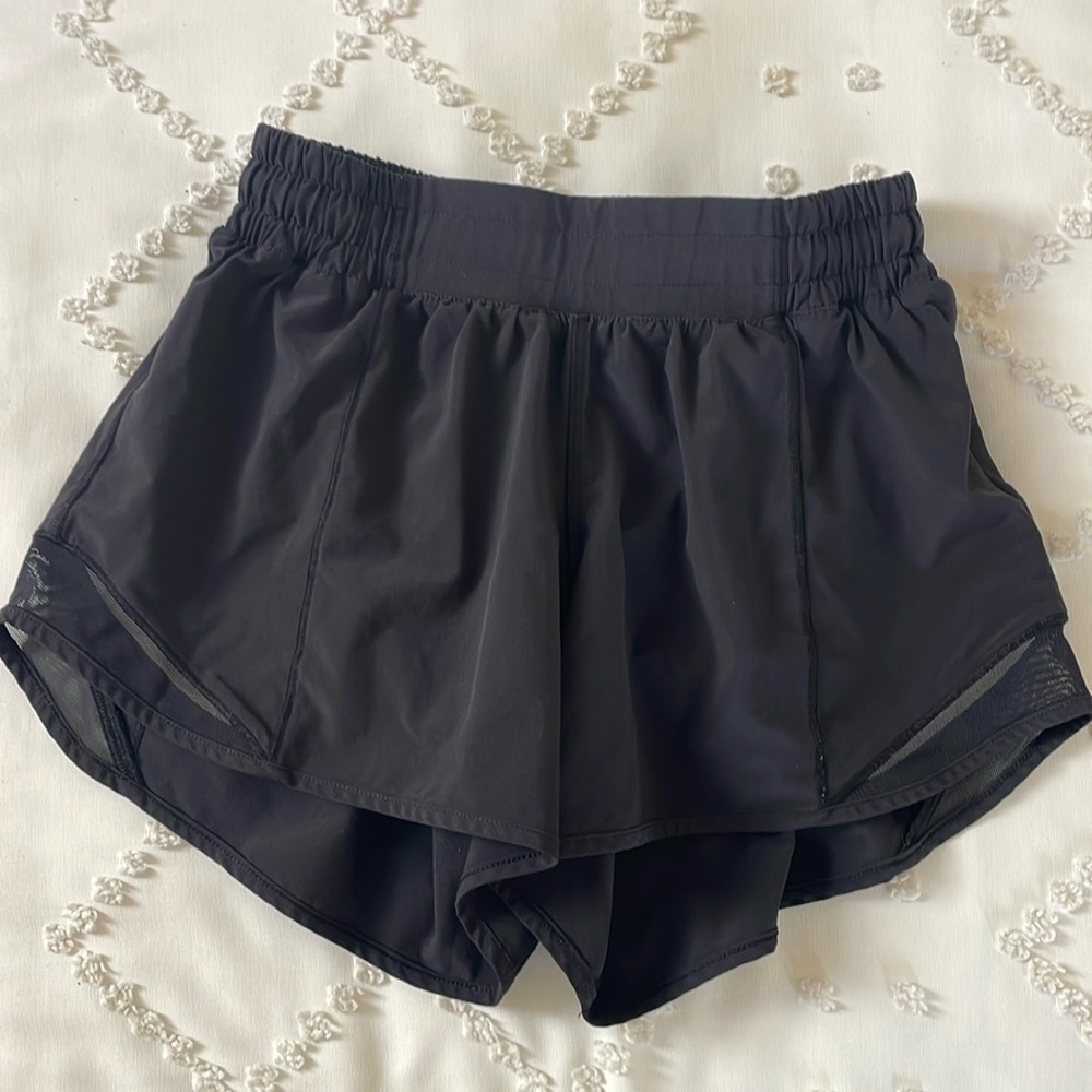 Lululemon Hotty Hot shorts 4”